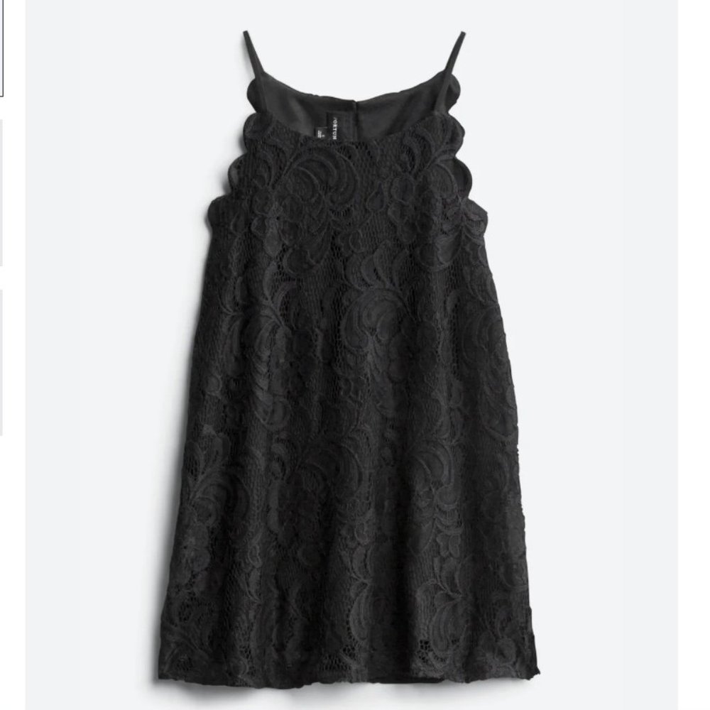 Fortune+Ivy Chiya Lace Scalloped Halter Blouse
